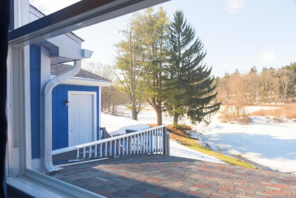 Gorgeous Poconos Springtime By The Lake! Henryville Eksteriør bilde